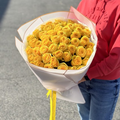 Sunny Delight: 50 Yellow Roses FloriyaFlowes