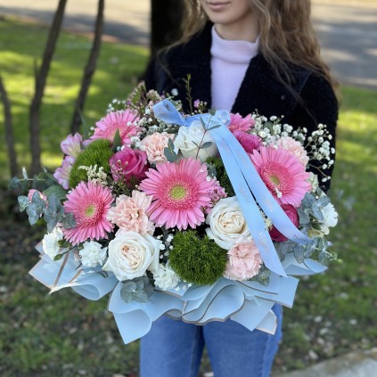 Flower Baskets  "Amour" FloriyaFlowes