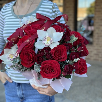 Flower Baskets "Rosy" FloriyaFlowes