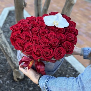 HAT BOX ARRANGEMENTS FloriyaFlowers