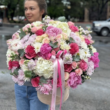 Flowers in a box "Fleur de Luxe" FloriyaFlowes
