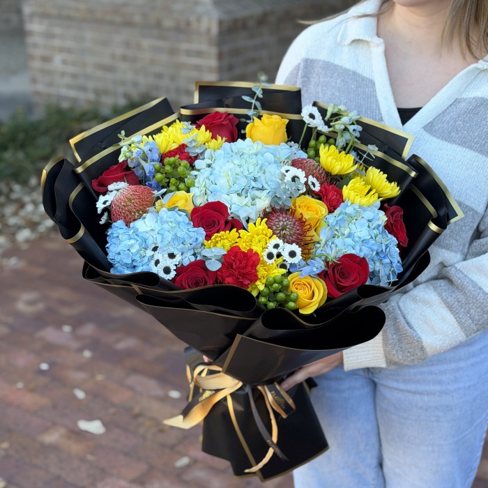Luxury Mixed Bouquet – Black Wrap