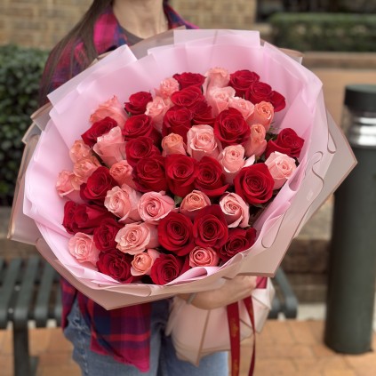 Be Sweet: 50 Red and Pink Roses FloriyaFlowes