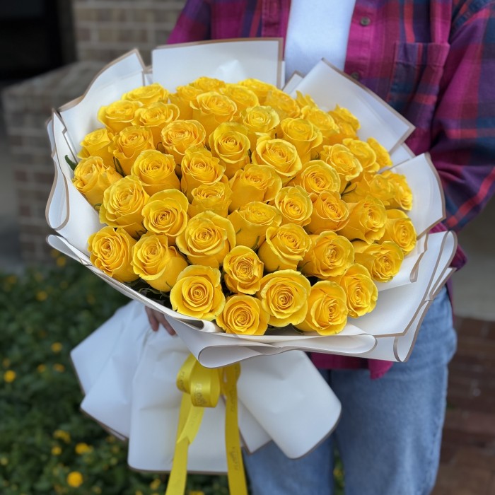 Sunny Delight: 50 Yellow Roses