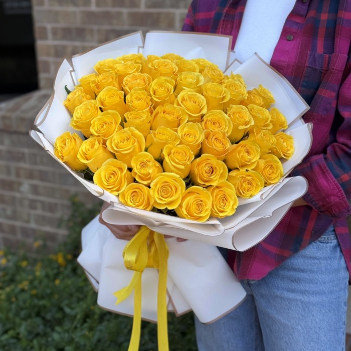 Sunny Delight: 50 Yellow Roses