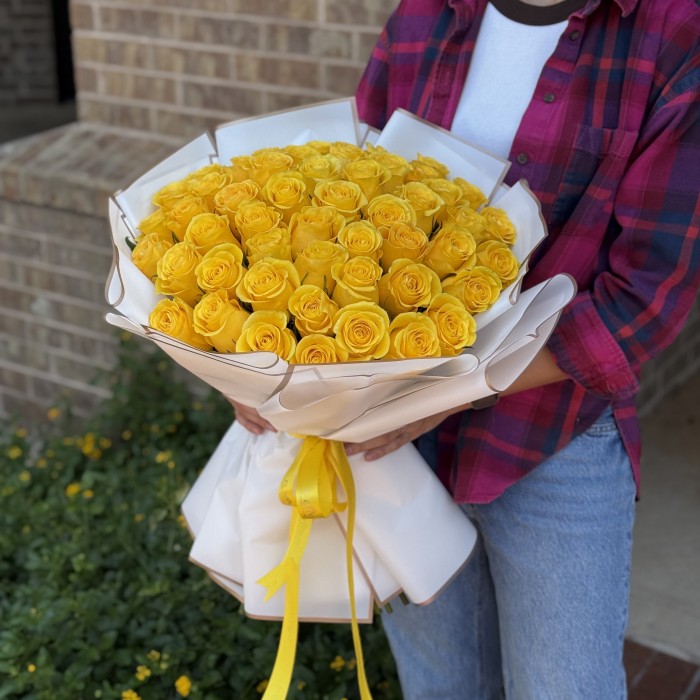 Sunny Delight: 50 Yellow Roses