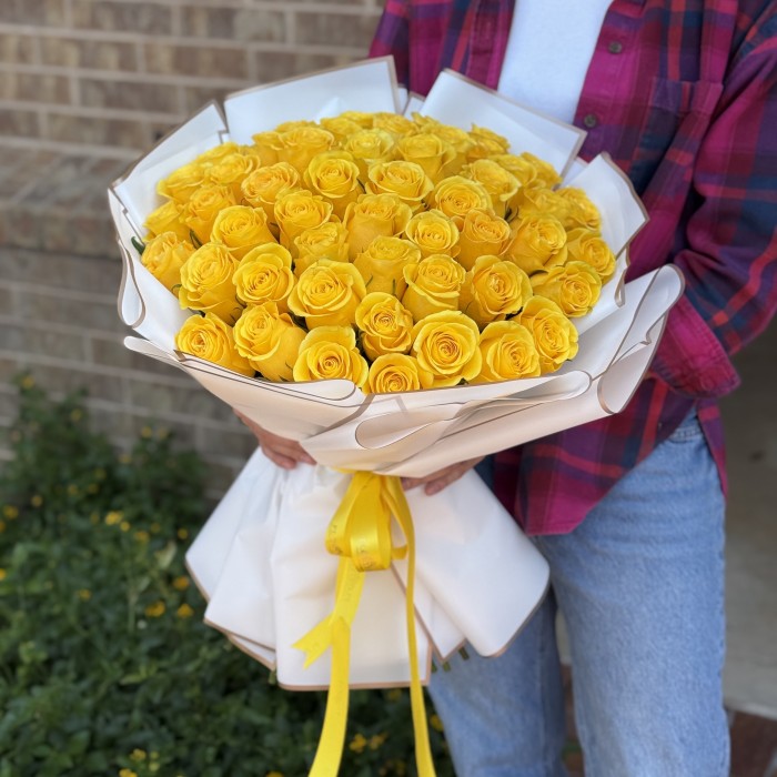 Sunny Delight: 50 Yellow Roses