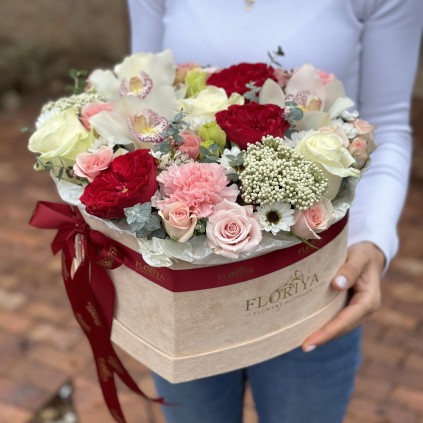 Flowers in a box "All about love" FloriyaFlowes