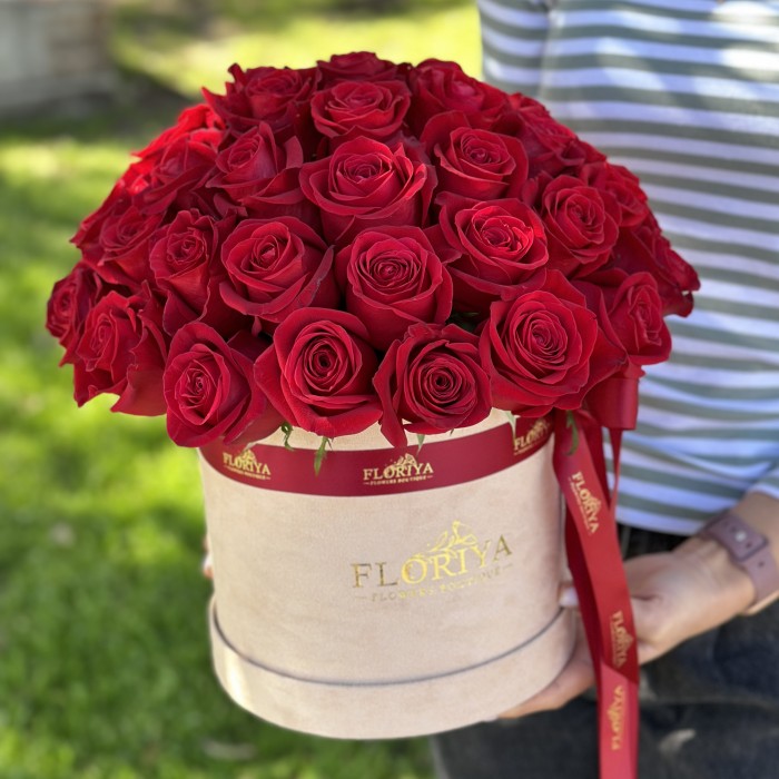 Flowers in a box Roses "Red velvet"