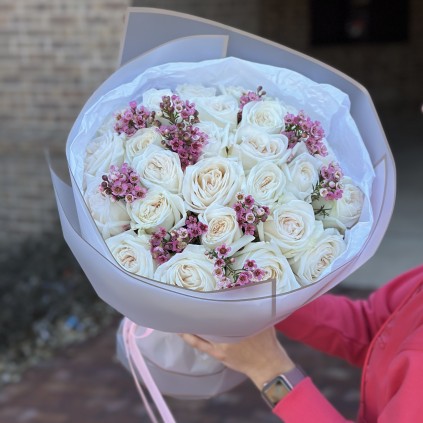 Bouquet of 24  Garden rose white O'hara Fragrant FloriyaFlowes