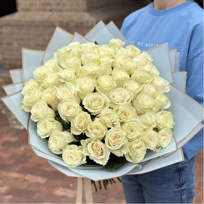 Bouquet 50–200 Premium Long Stem White Roses "Beso de Luz"