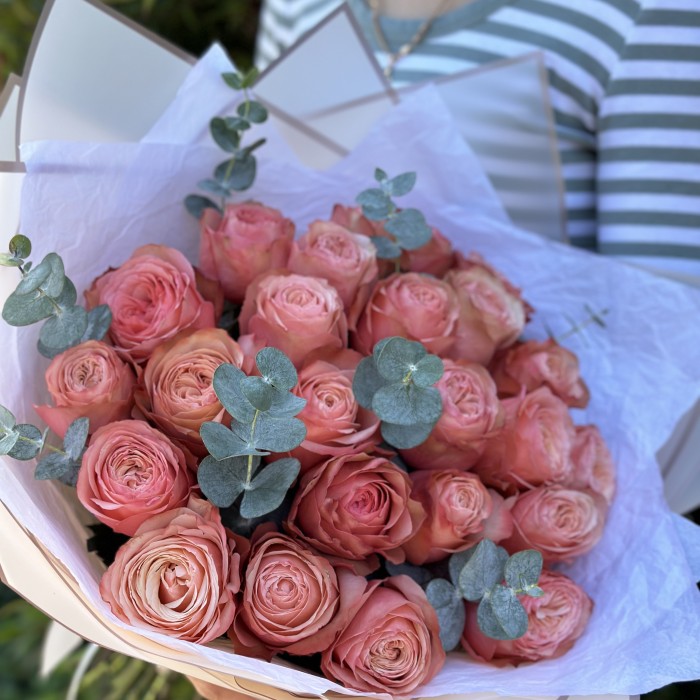 Kahala Luxury: Two or Three Dozen Premium Roses