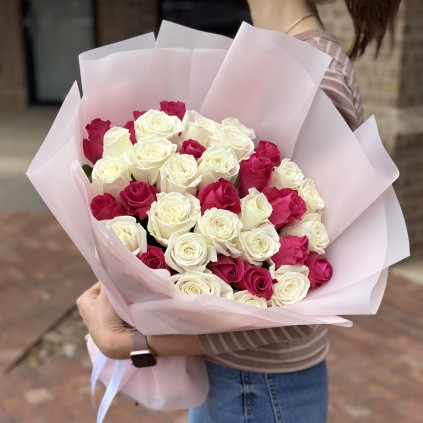 Bouquet Charm of White and Pink Roses FloriyaFlowes