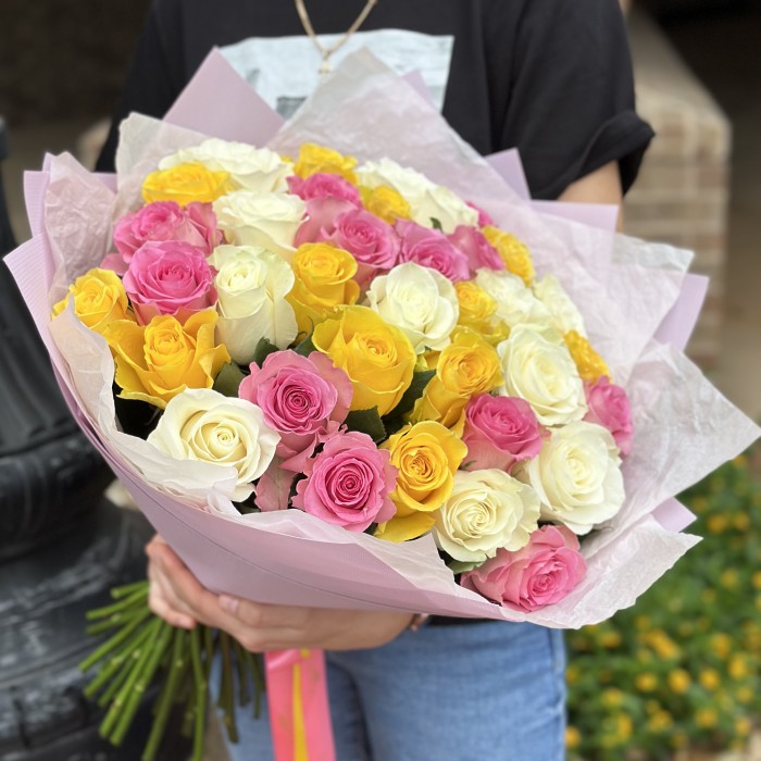 "Magic of Flowers: Assorted Roses"