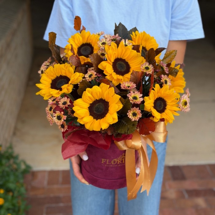Sol de Otoño sunflower and fall chrysanthemum hat box arrangement