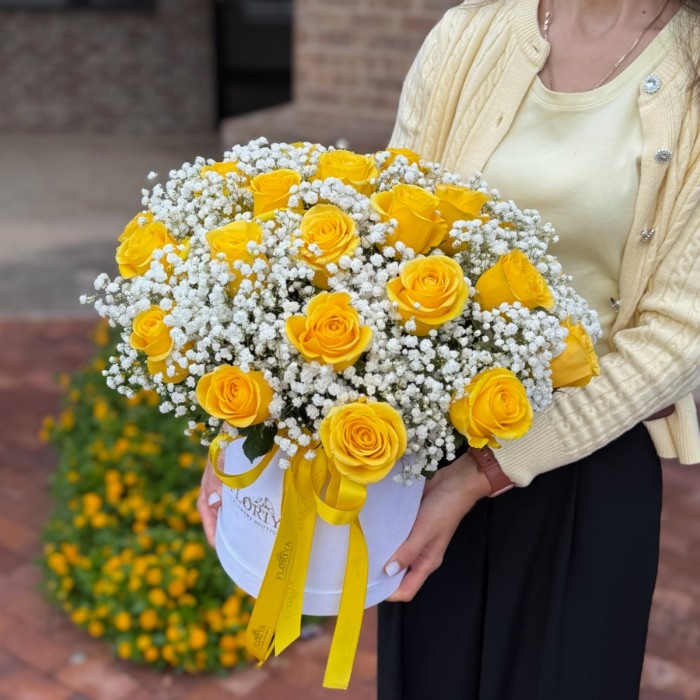 Oro Blanco yellow rose and gypsophila hat box arrangement