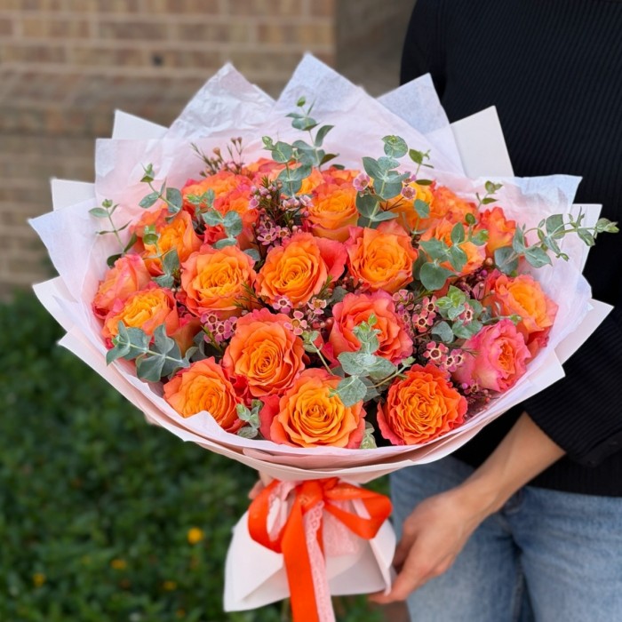 Otoño Dorado Free Spirit rose bouquet with eucalyptus and wax flowers