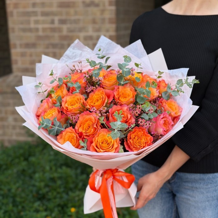 Otoño Dorado Free Spirit rose bouquet with eucalyptus and wax flowers