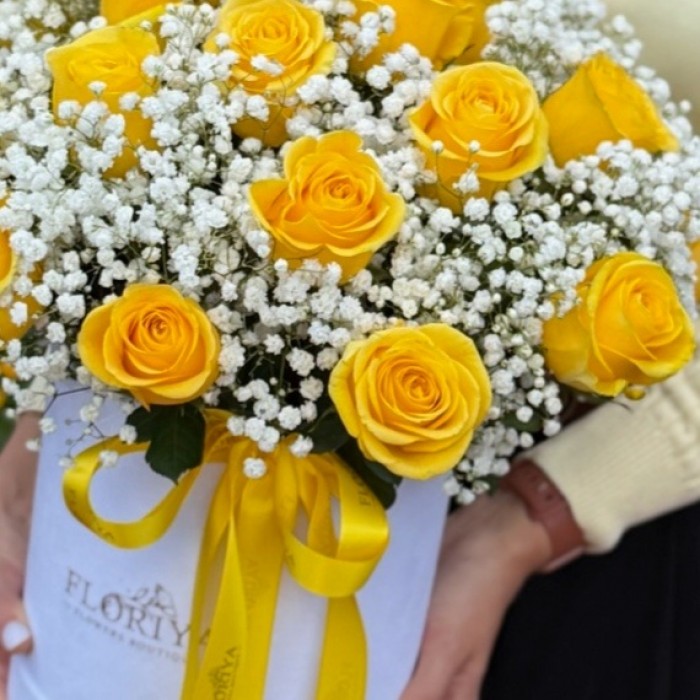 Oro Blanco yellow rose and gypsophila hat box arrangement