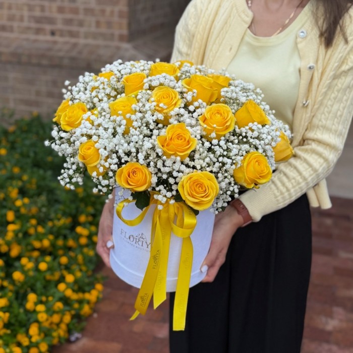 Oro Blanco yellow rose and gypsophila hat box arrangement