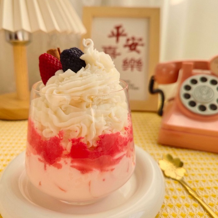 Strawberry Bobo Milk Tea – Dessert Soy Candle